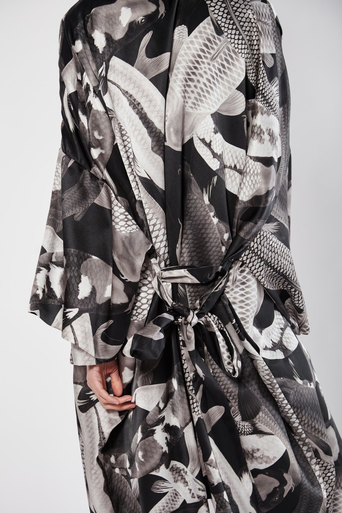IRIS ROBE