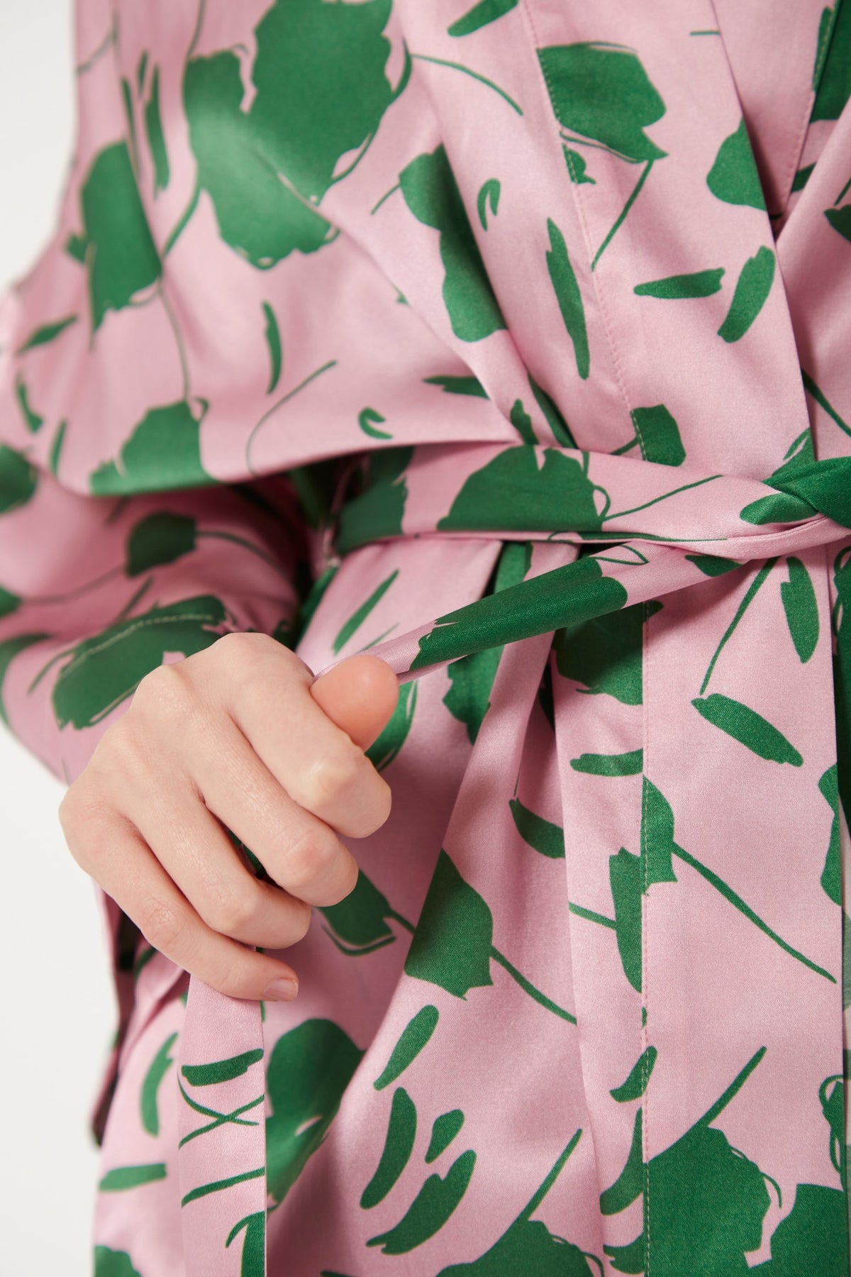 IRIS ROBE